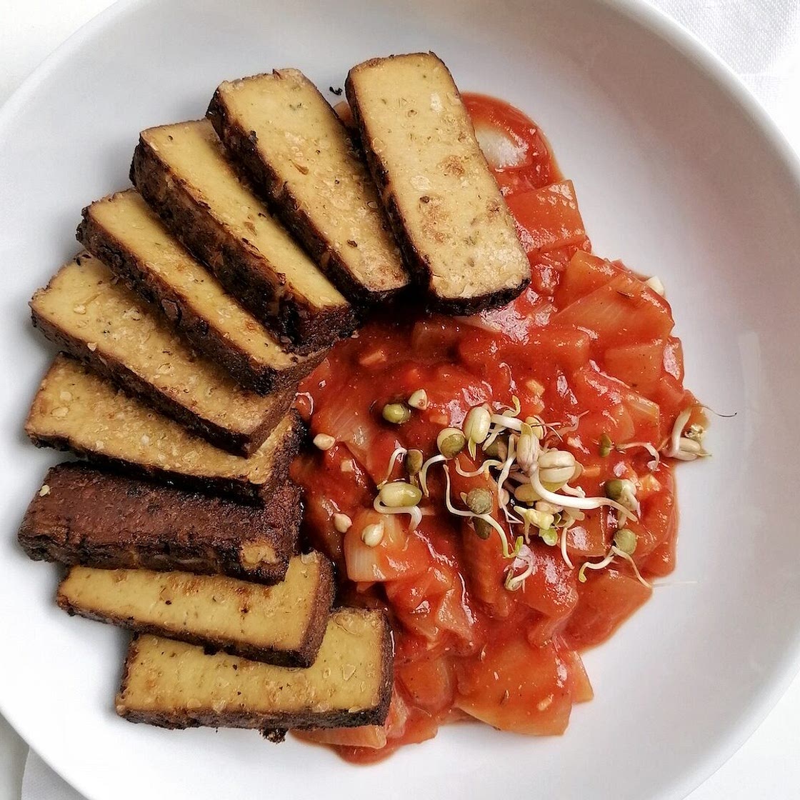 Marinara mit gebratenem Tofu
