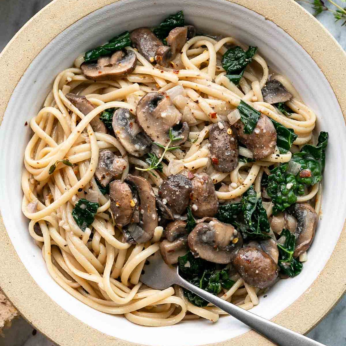 GARLICKY MUSHROOM & KALE WITH LINGUINE