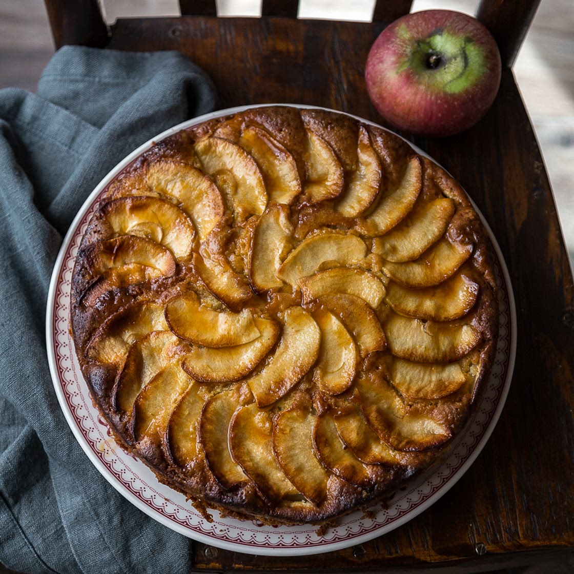 Apple olive oil cake