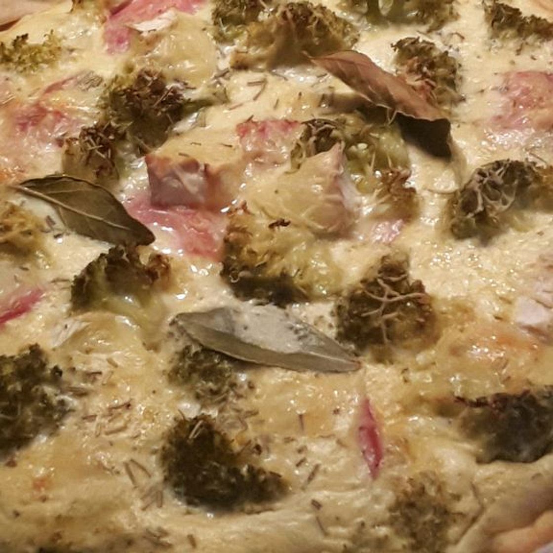 Quiche aux brocolis, chèvre et roquefort