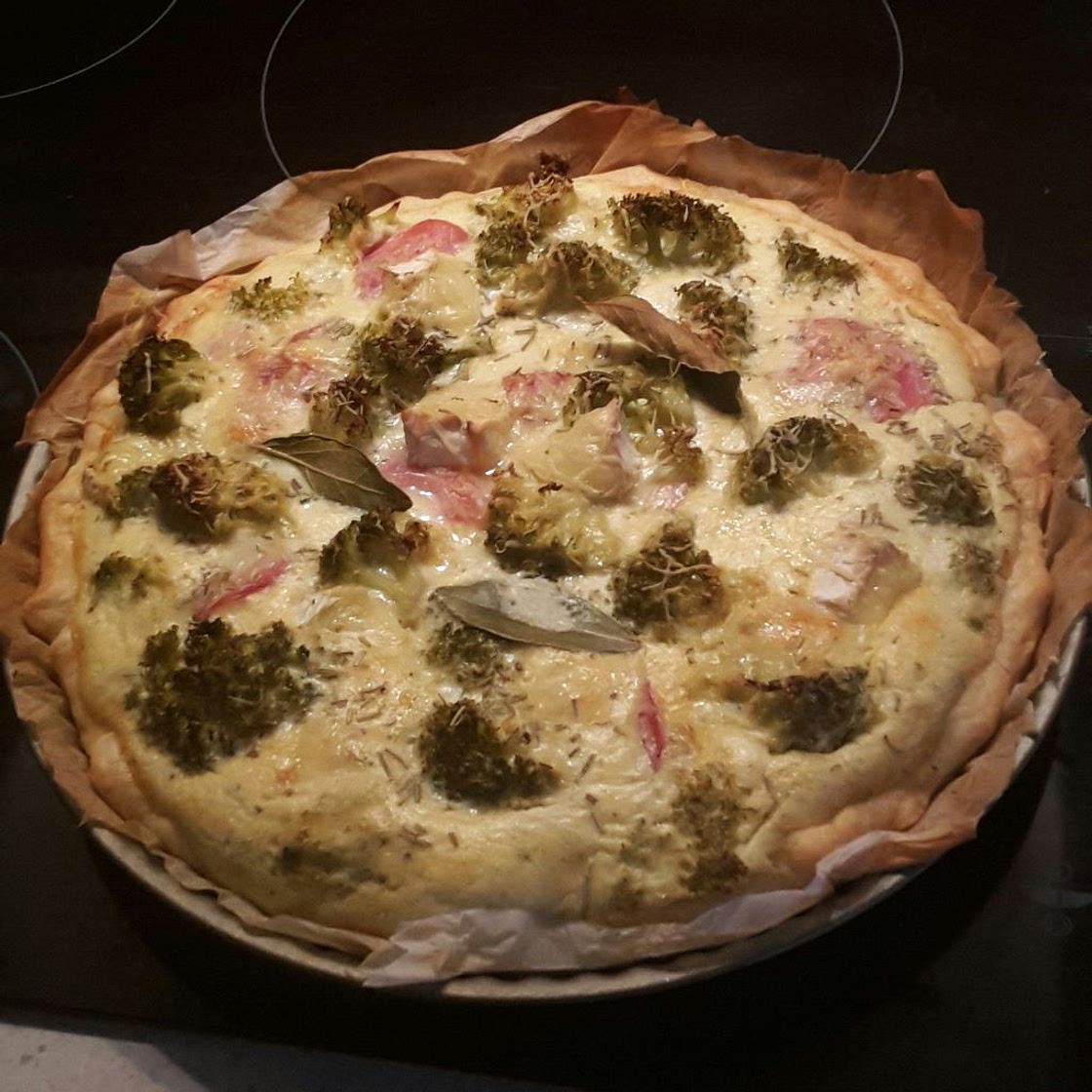 Quiche aux brocolis, chèvre et roquefort