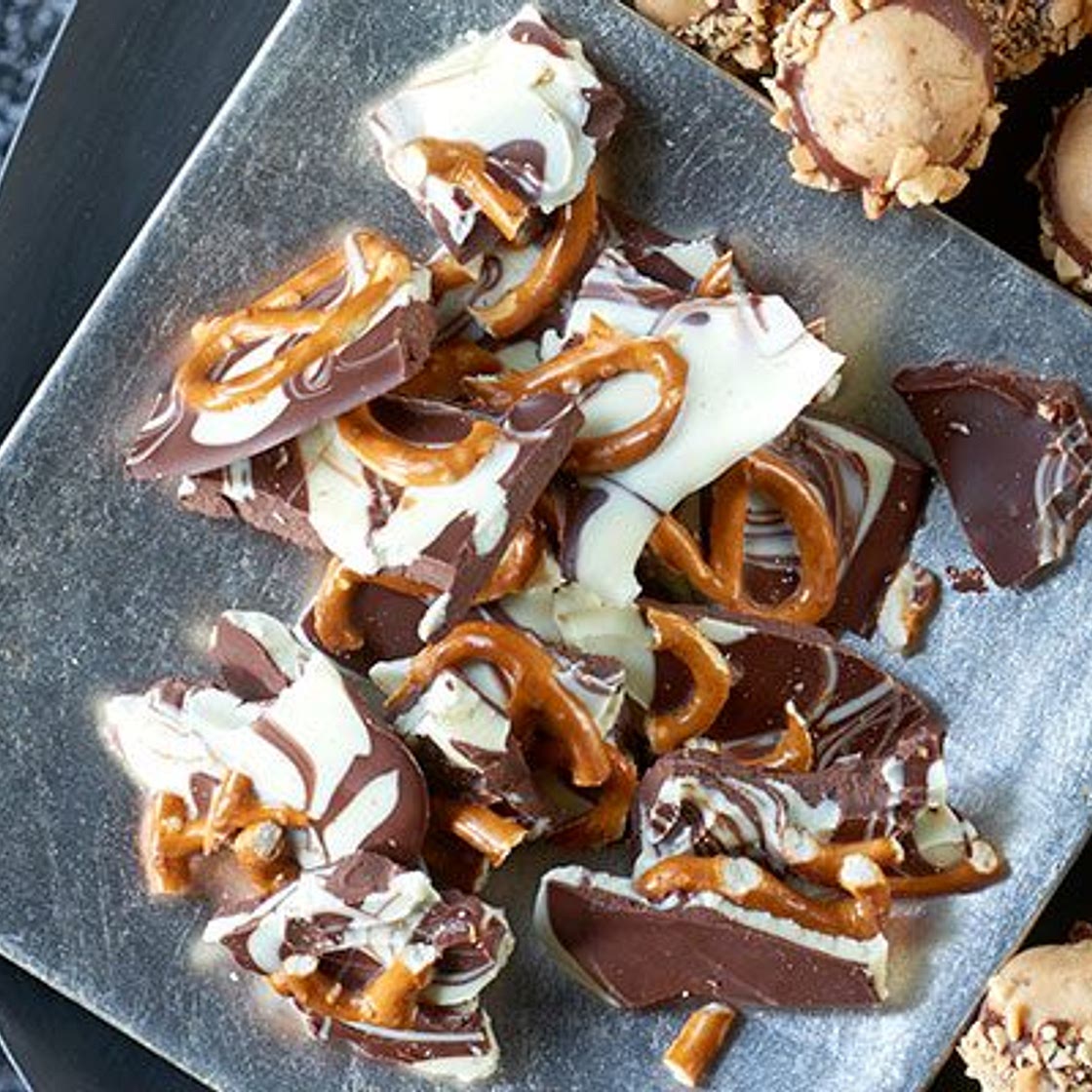 Mint-chocolate bark with pretzels