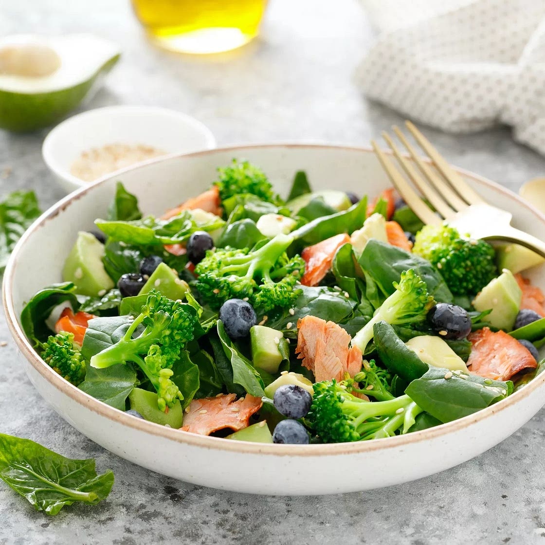 Filling Blueberry Broccoli Spinach Salad
