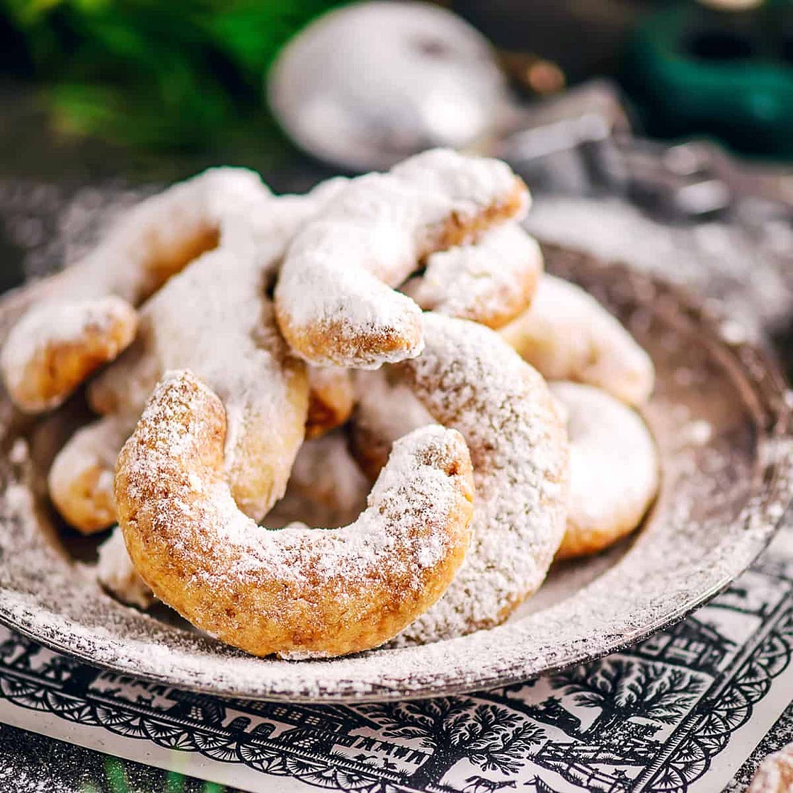 Vanillekipferl (Austrian Vanilla Crescent Cookies)