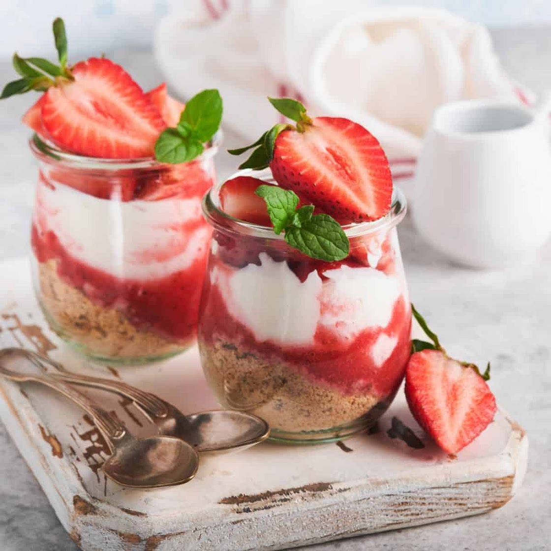 No-Bake Strawberry Pudding Parfaits