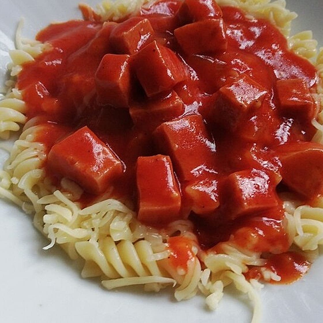 Tomatensoße mit Schinkenwurst