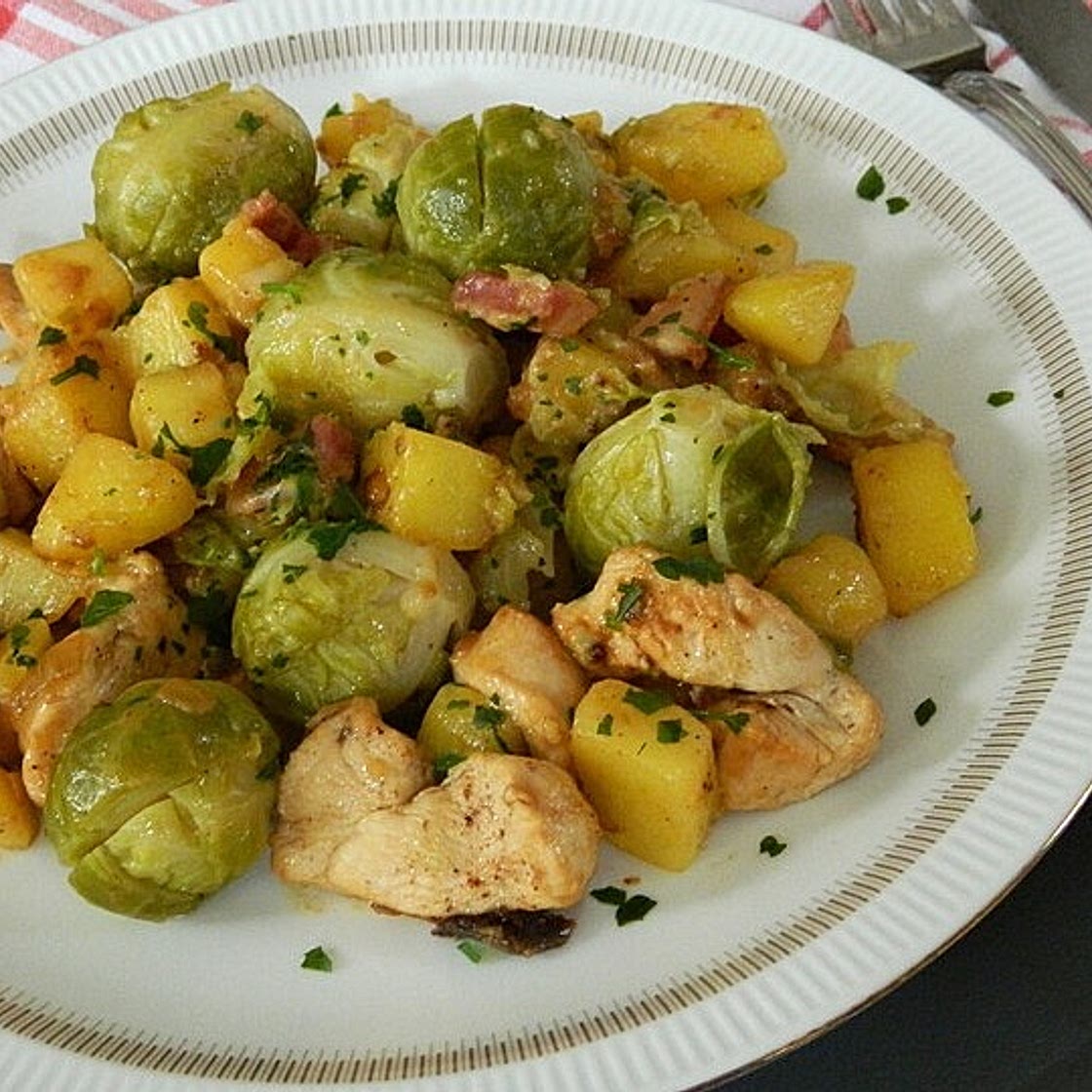 Leichte Bauernpfanne mit Hähnchenbrust