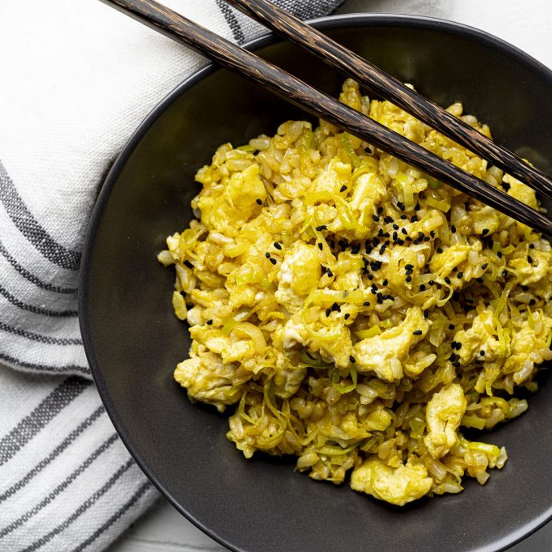 Riz au poireau, cari et œuf