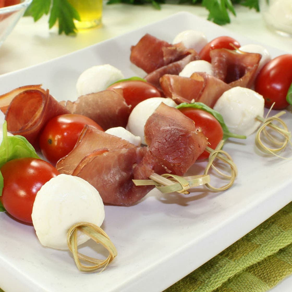 Spiedini di pomodorini e mozzarella