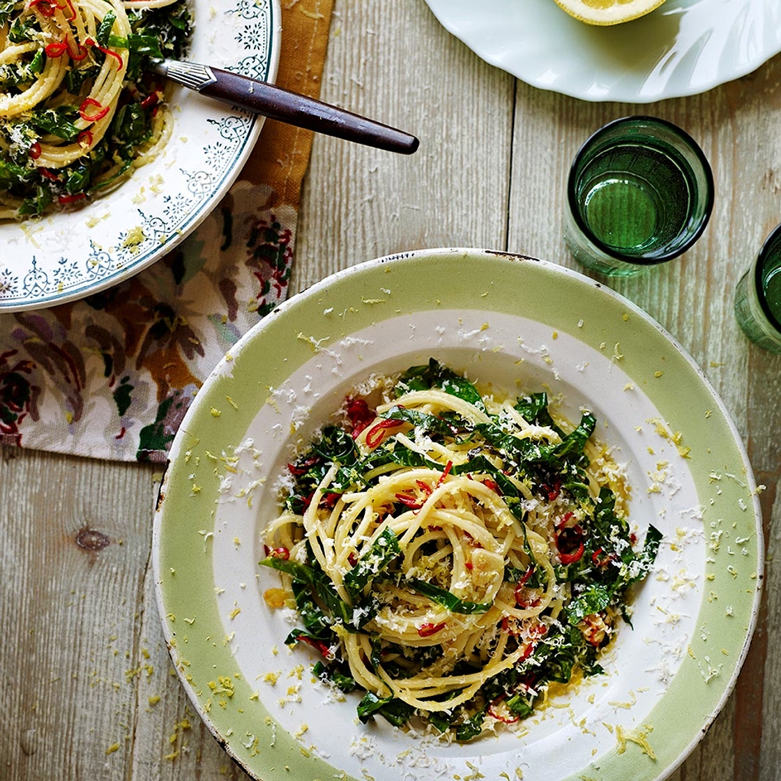 Spaghetti aglio, olio & spring greens