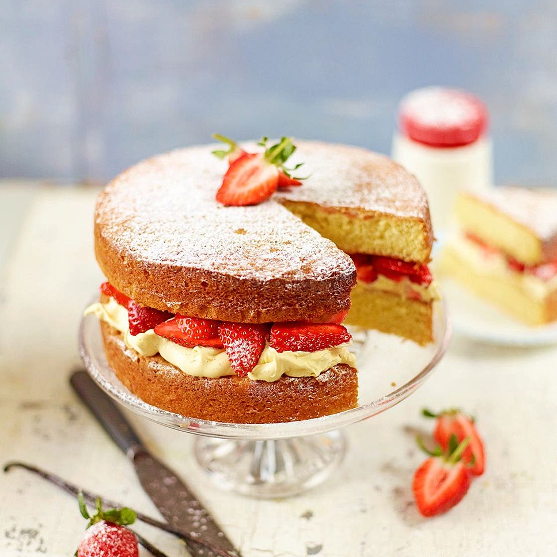 Strawberry & cream sandwich sponge