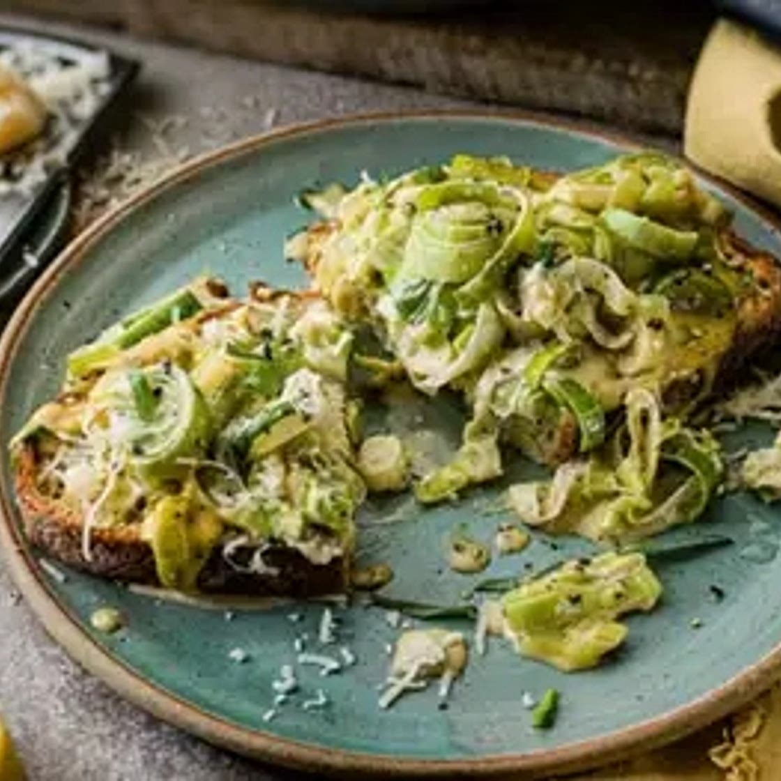 Creamy leeks with Shropshire Blue & tarragon on toast