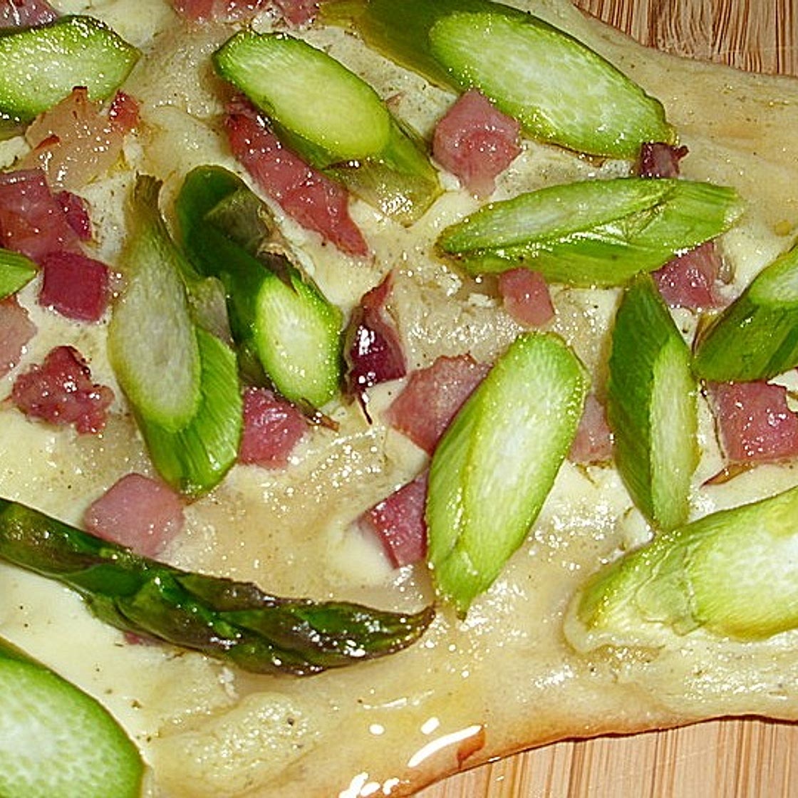 Spargel-Flammkuchen