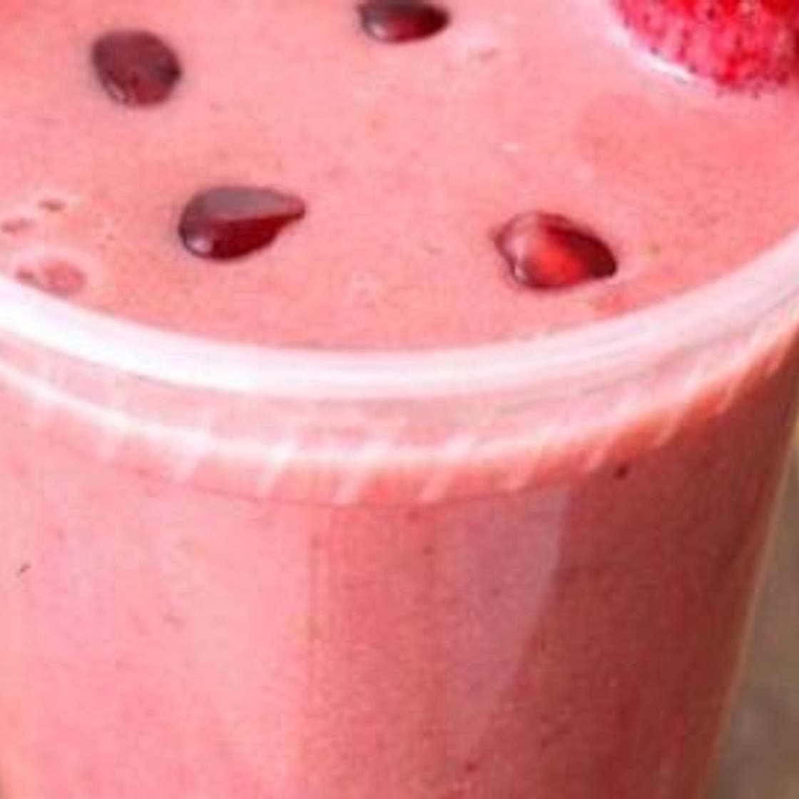 Pomegranate Strawberry Smoothie Recipe!