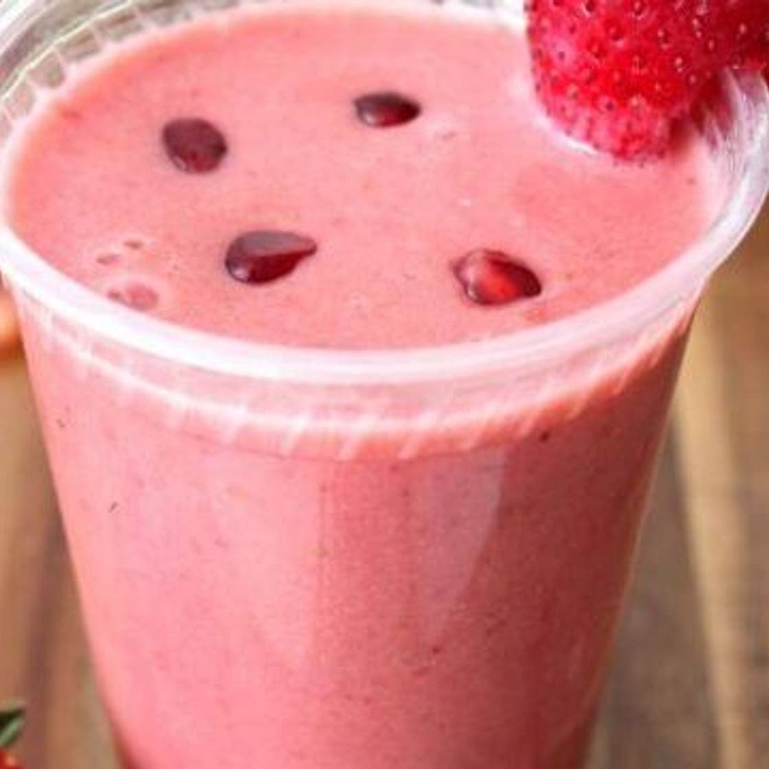 Pomegranate Strawberry Smoothie Recipe!