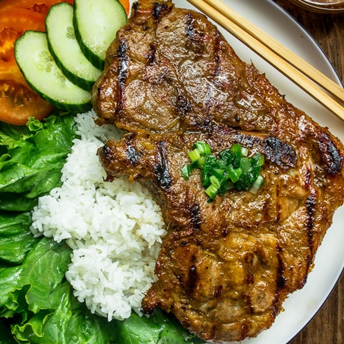 Vietnamese Grilled Lemongrass Pork Chops (Thit Heo Nuong Xa)