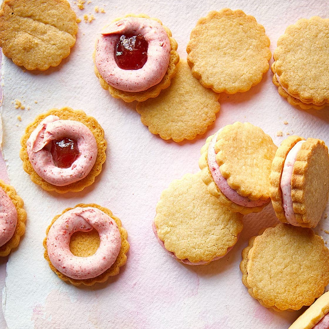 Strawberry custard creams