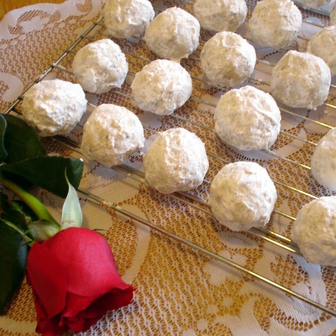 Melt In Your Mouth Pecan Puffs