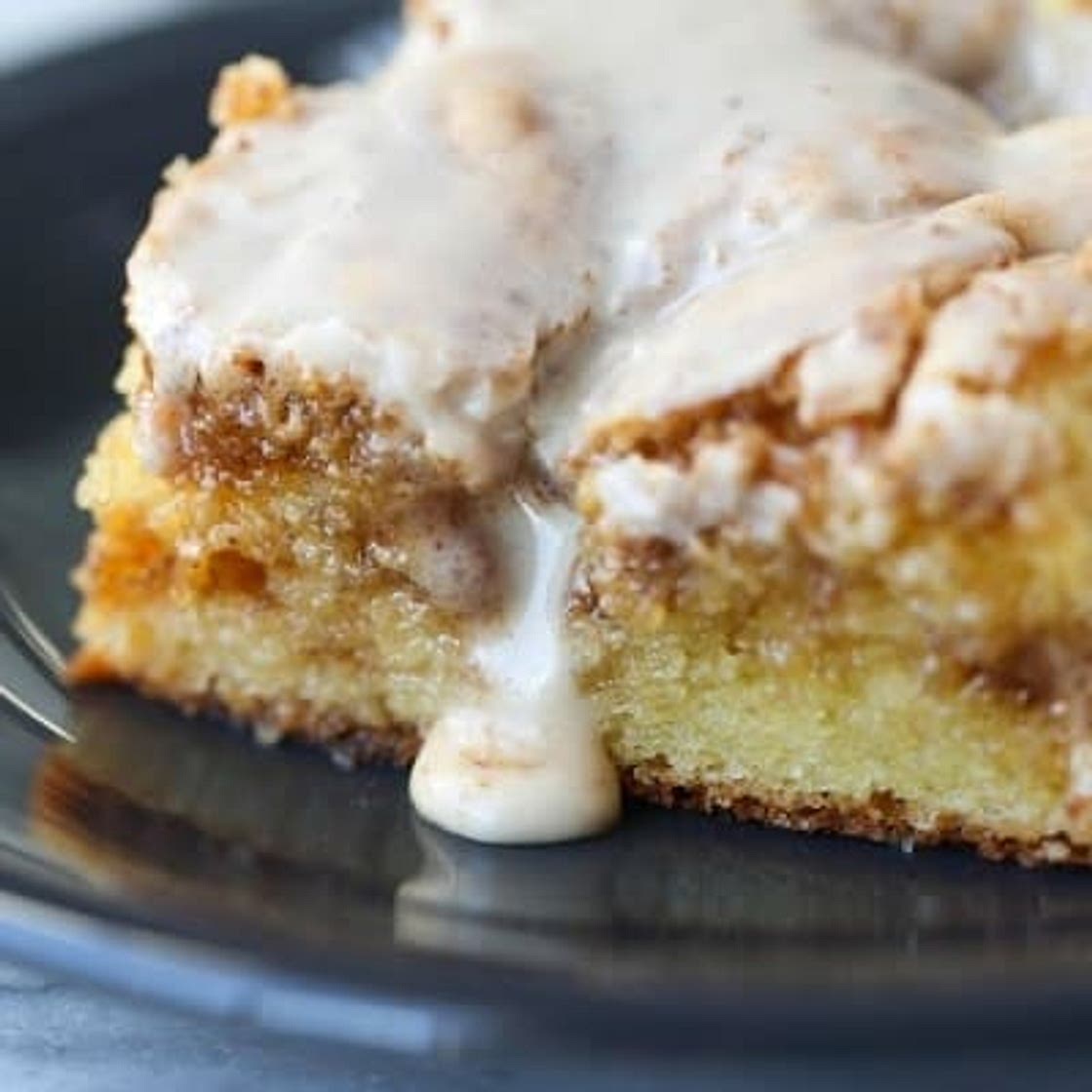 Easy Cinnamon Roll Cake