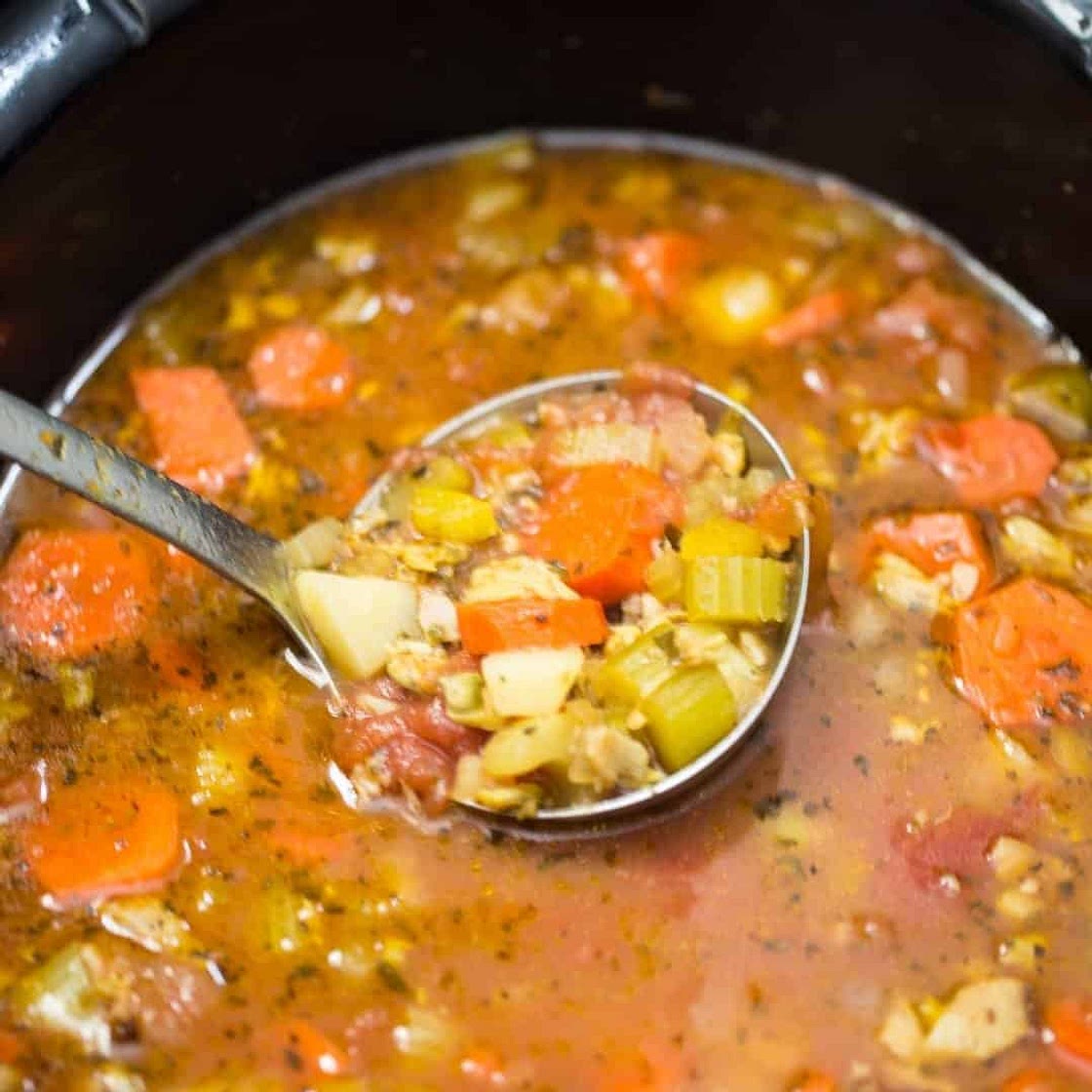 Easy Slow Cooker Manhattan Clam Chowder