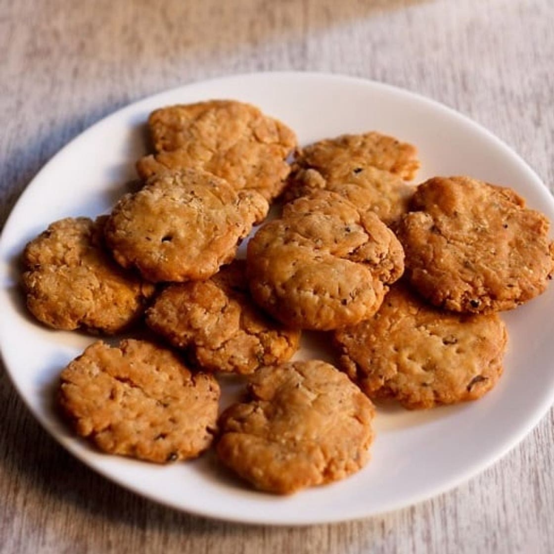 Mathri Recipe (Punjabi Mathiya or Mathari)