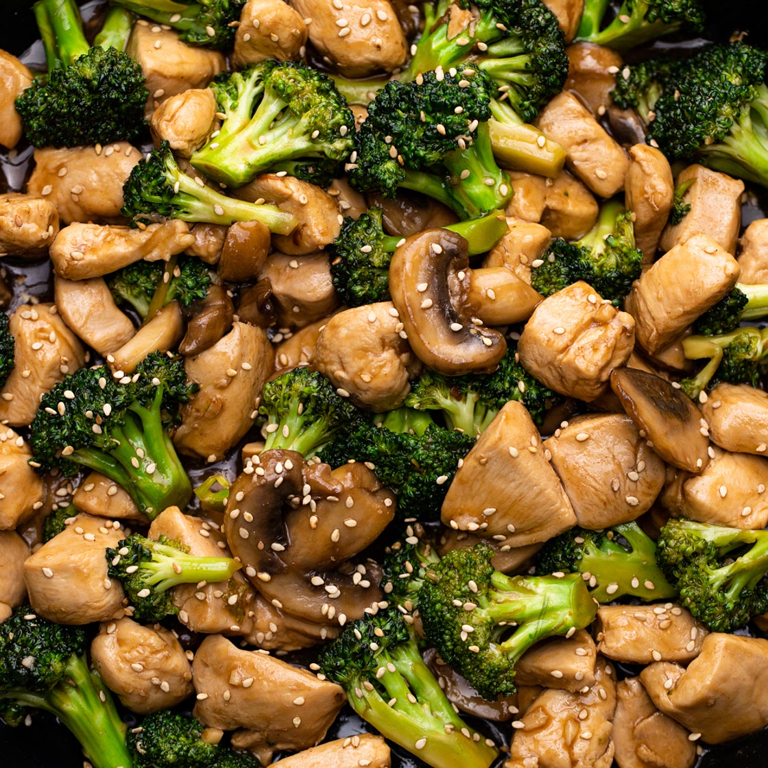 20 Minute Chicken Broccoli Stir Fry (Video)