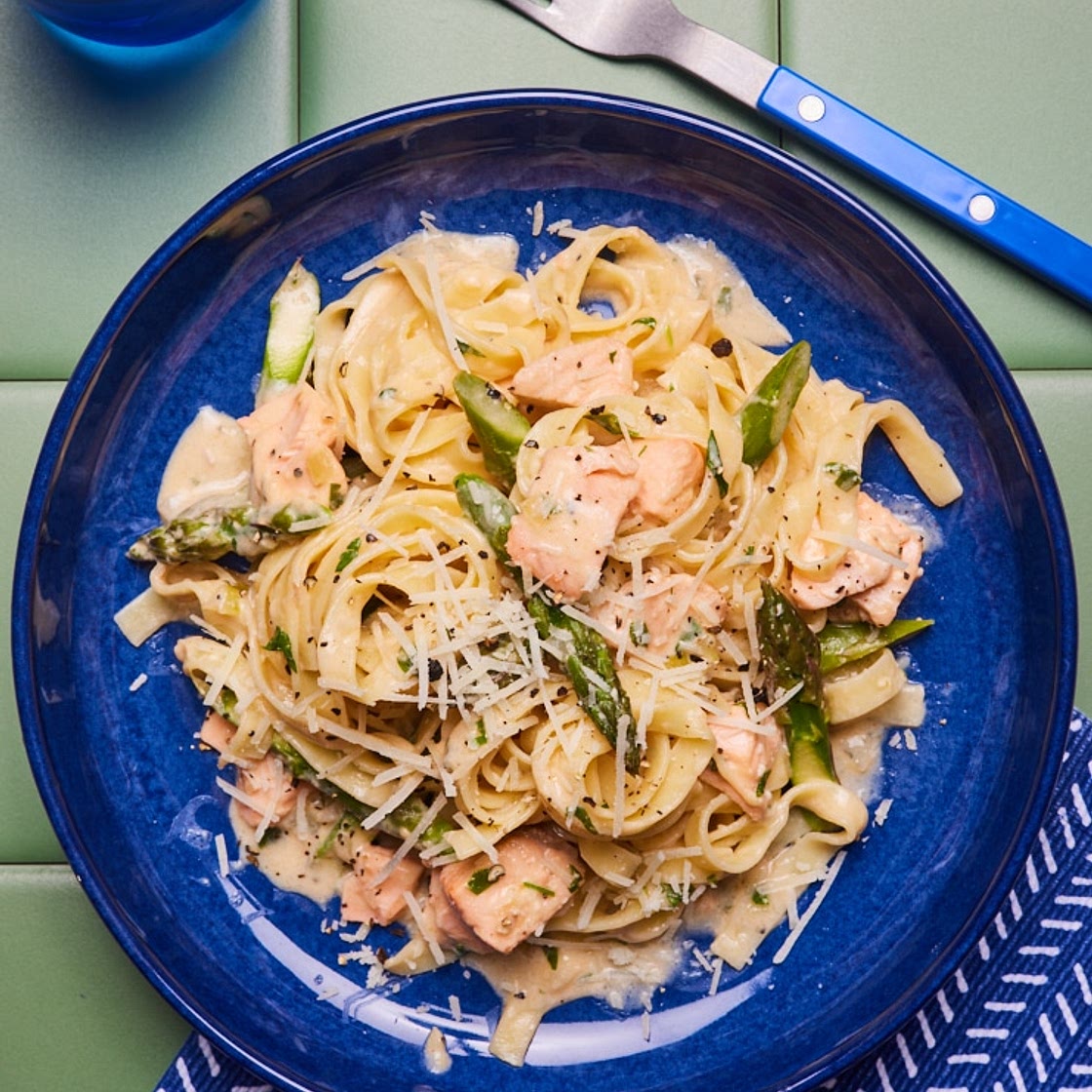 Creamy Salmon and Asparagus Pasta | Slimming & Weight Watchers Friendly
