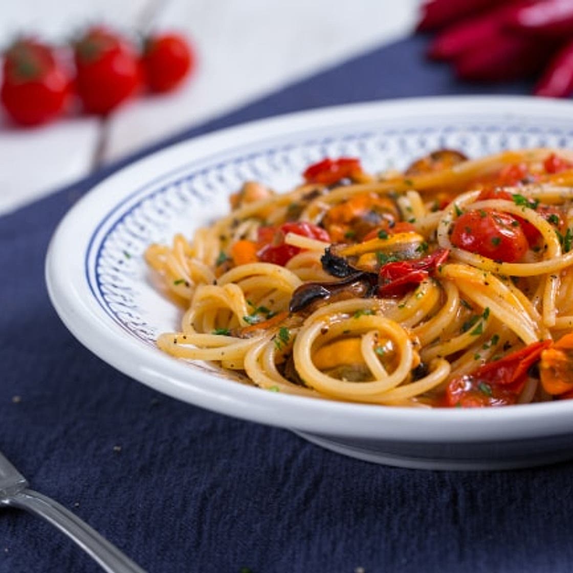 Spaghetti con cozze e pomodorini