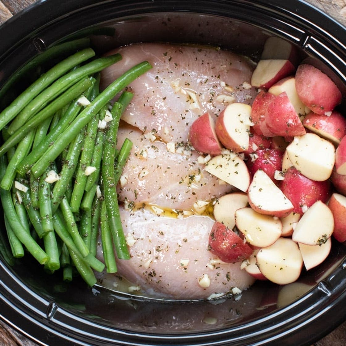 Slow Cooker Seasoned Chicken, Potatoes and Green Beans