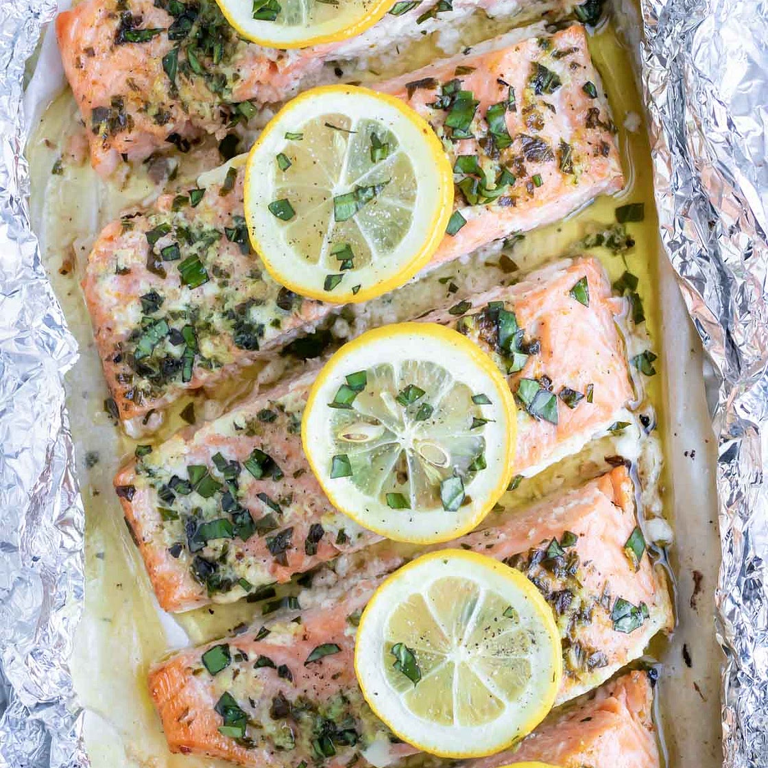 Lemon Garlic Baked Salmon in Foil