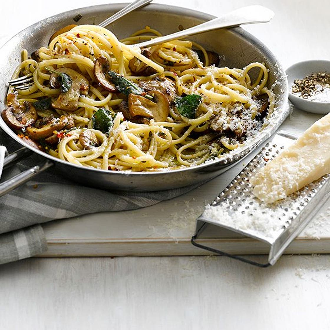 Linguine with garlic mushrooms and sage