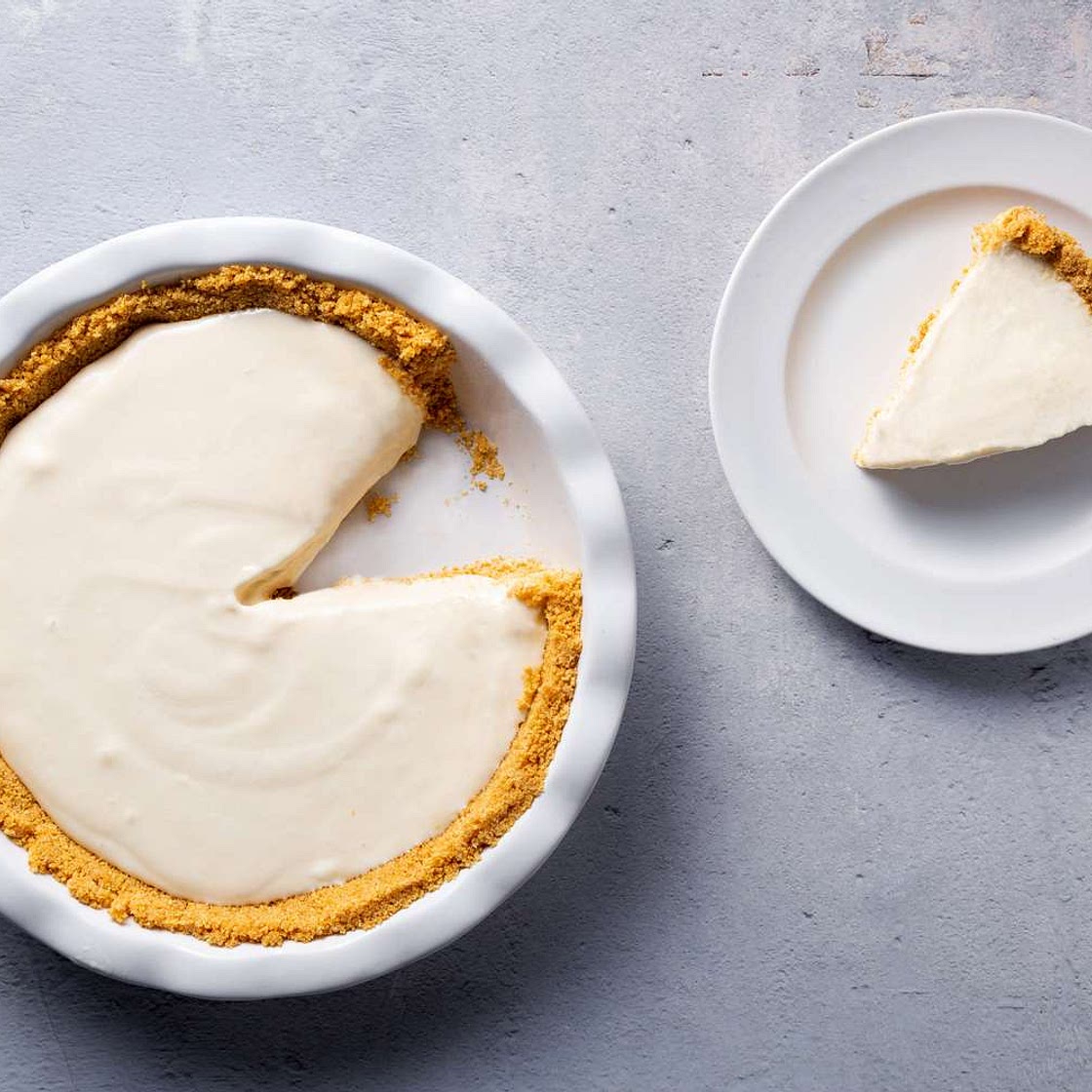 Refreshing Frozen Lemonade Pie