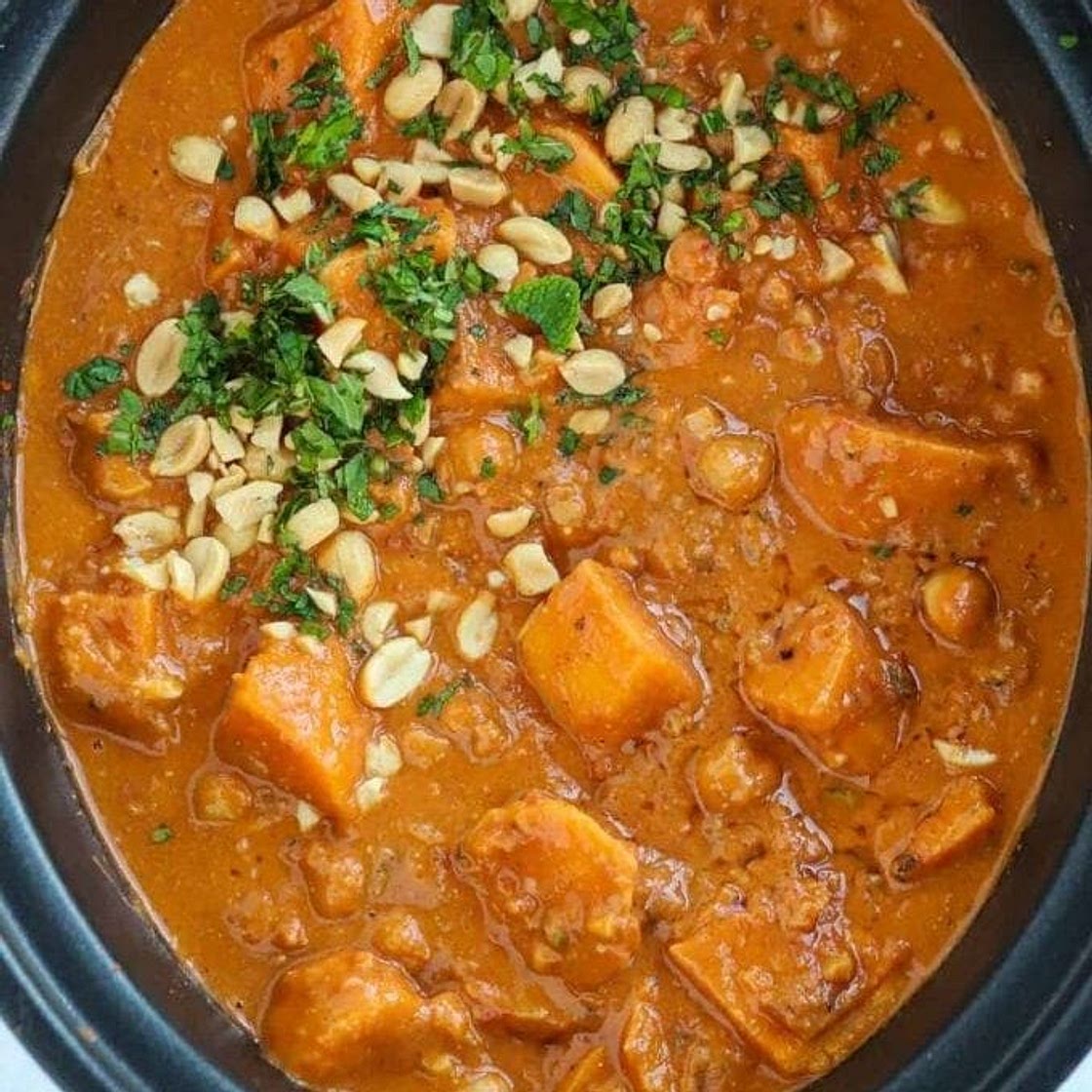 Sweet Potato & Peanut Butter Vegan Stew {Slow Cooker Recipe}