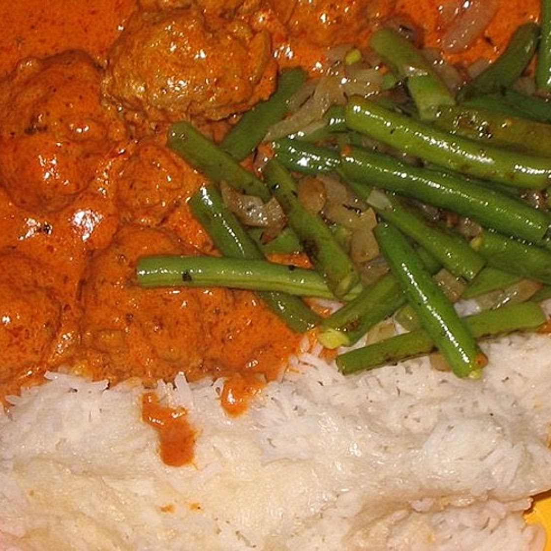 Pakistanische Rindfleischbällchen (Köfte) in Sauce