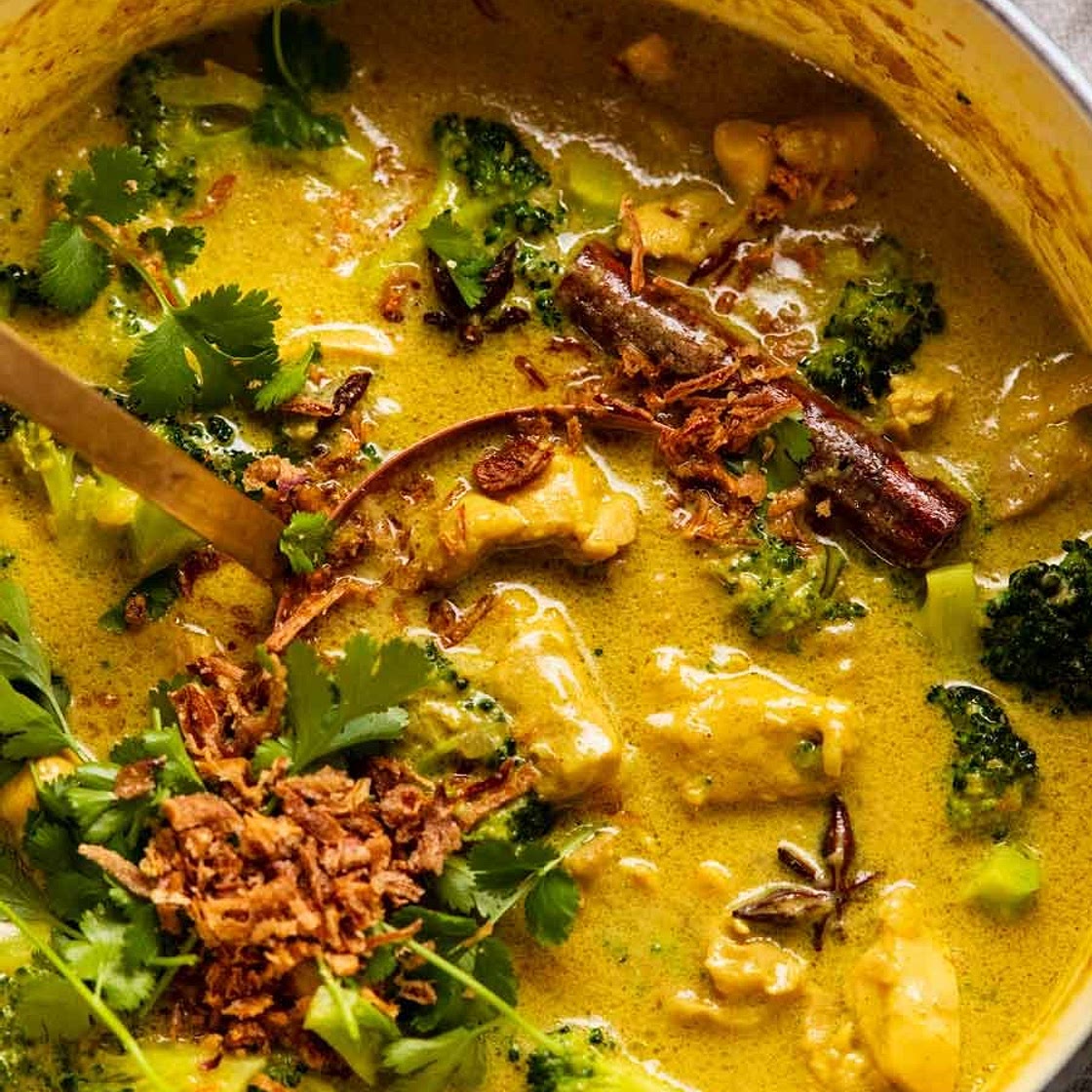 Golden coconut chicken curry