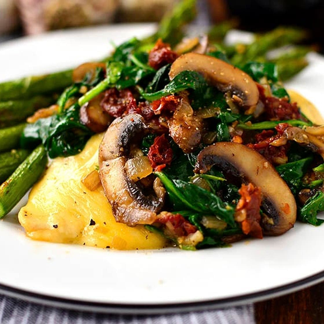 Mushroom, Spinach and Sun Dried Tomato Cheesy Chicken Skillet