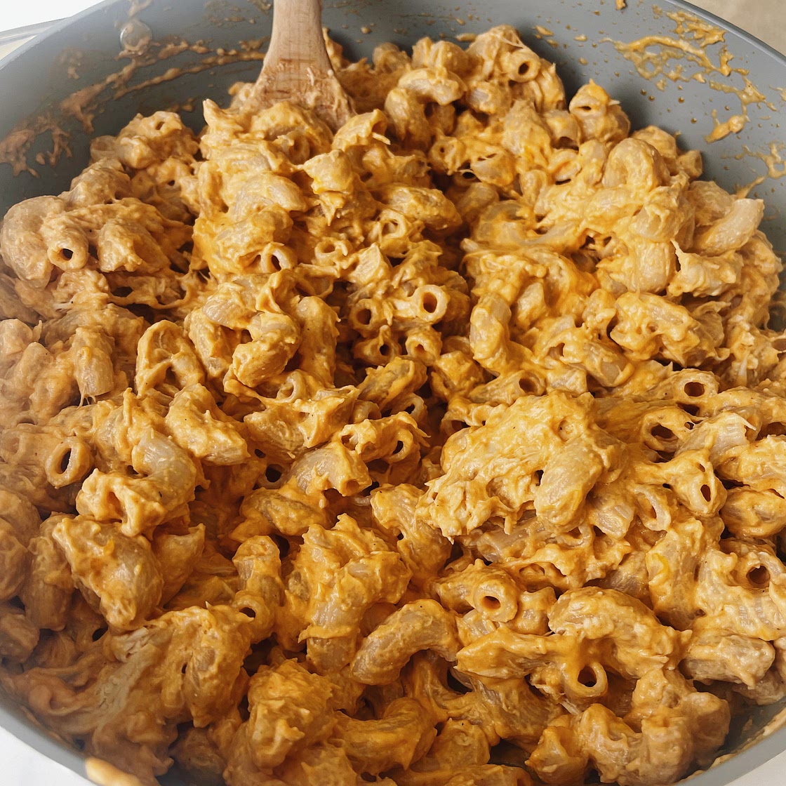 High Protein Buffalo Chicken Mac and Cheese ~ Easy Dinner Recipe