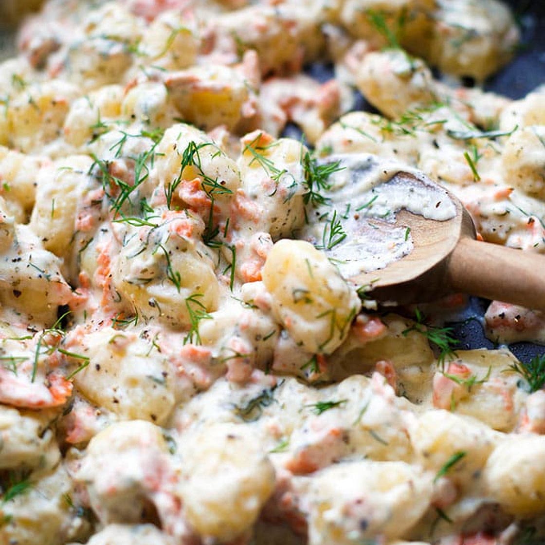 Bombastische Gnocchi-Lachs-Pfanne mit Frischkäse-Sauce
