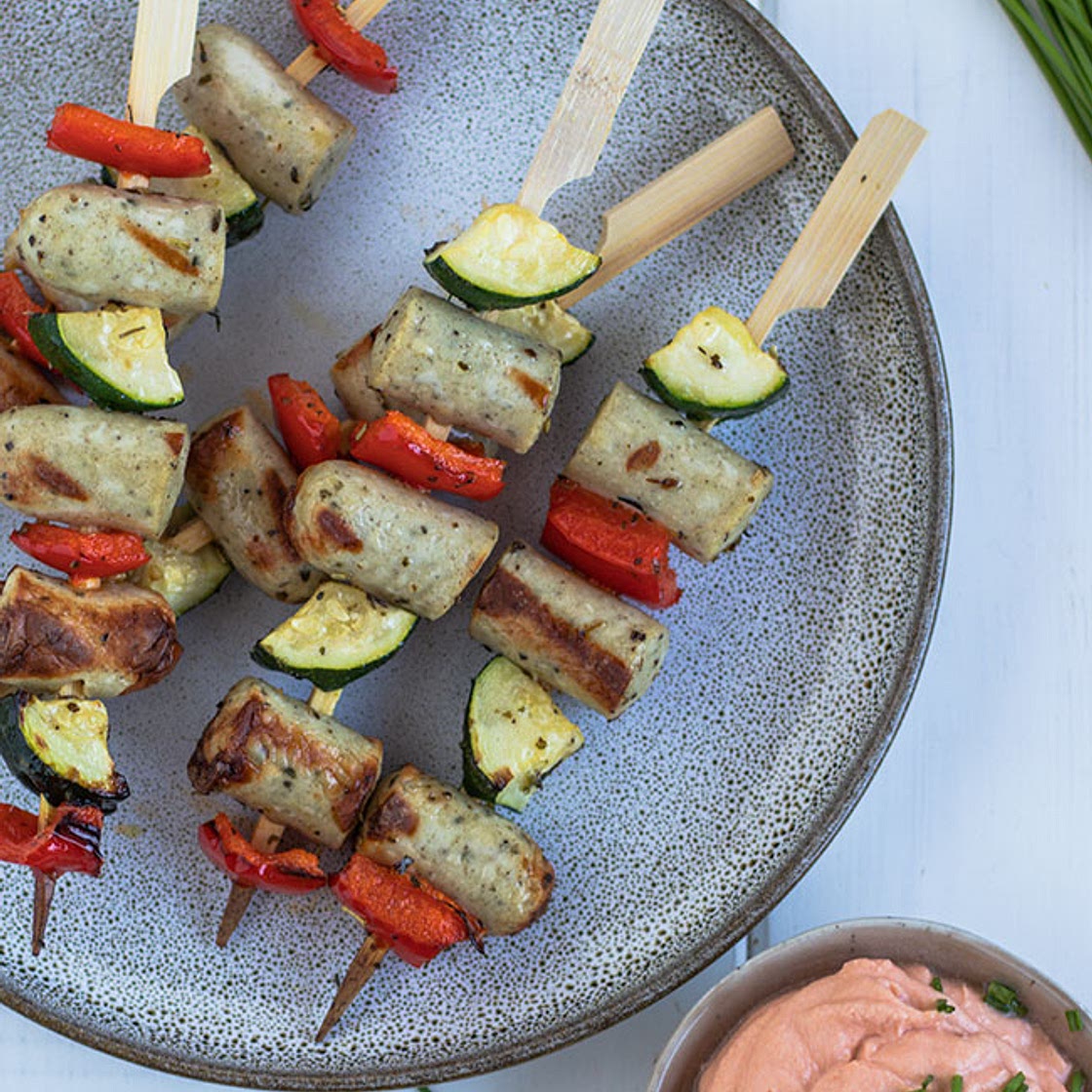 Grillspieße mit Gemüse und Bratwurst für Kinder