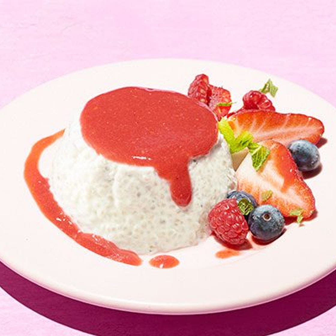 Chia & yogurt puddings with berries