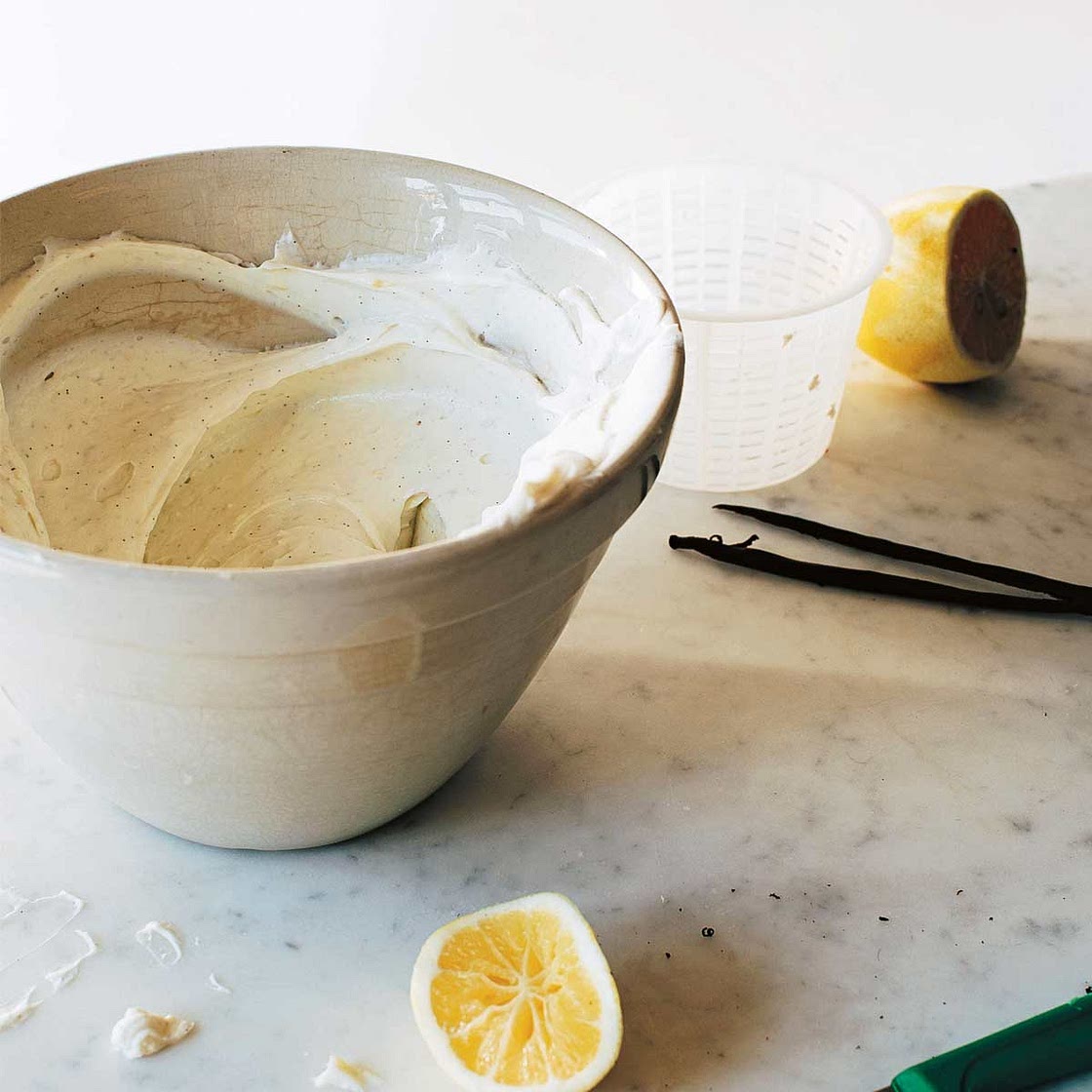 Sweet Whipped Ricotta Cream