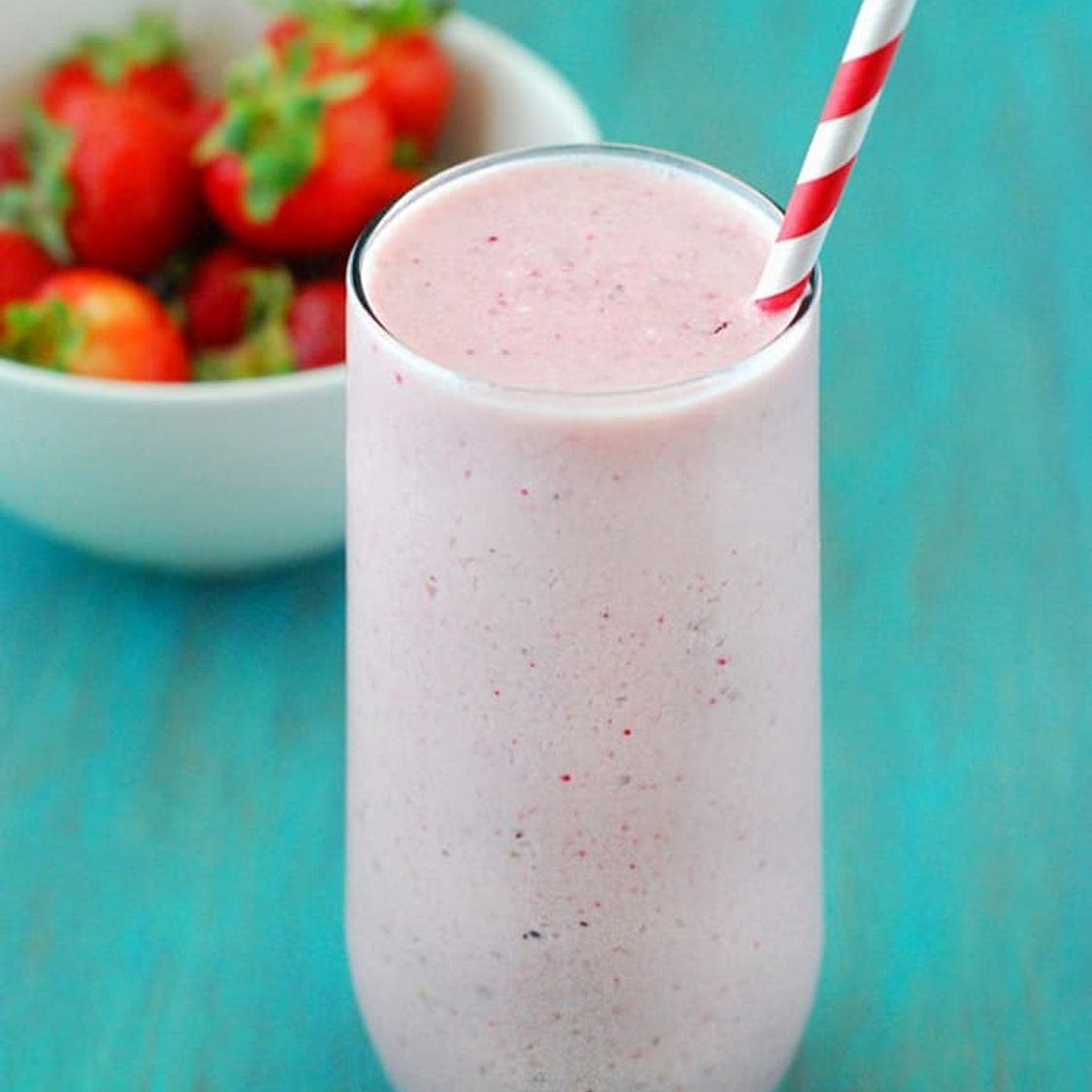 Low Carb Strawberry Cheesecake Smoothie