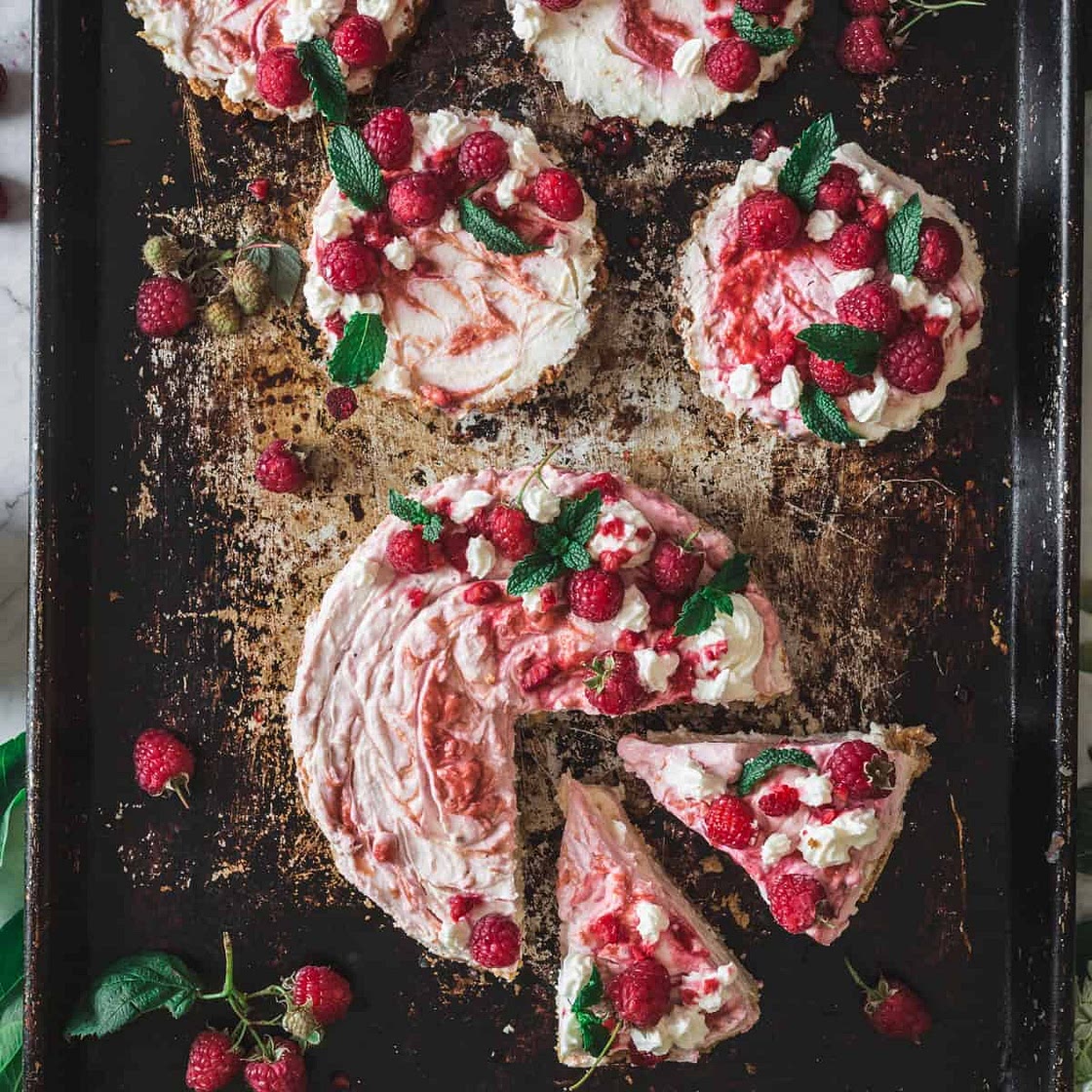 keto raspberry cheesecake with raspberry swirl