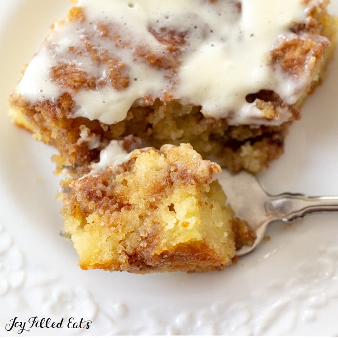 Low Carb Cinnamon Roll Cake