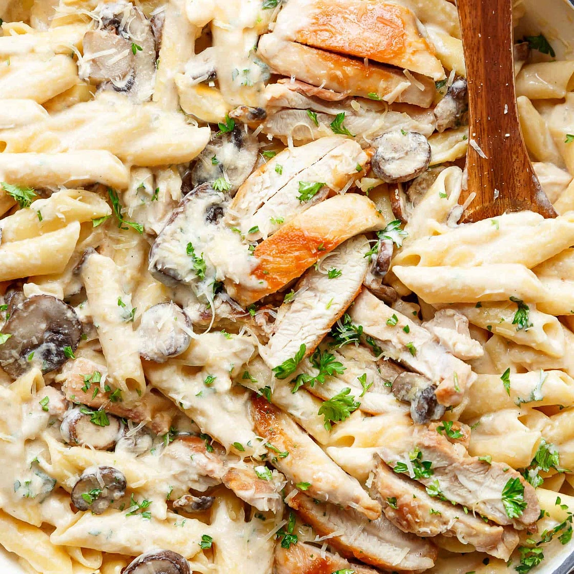 One Pot Creamy Garlic Parmesan Chicken Alfredo