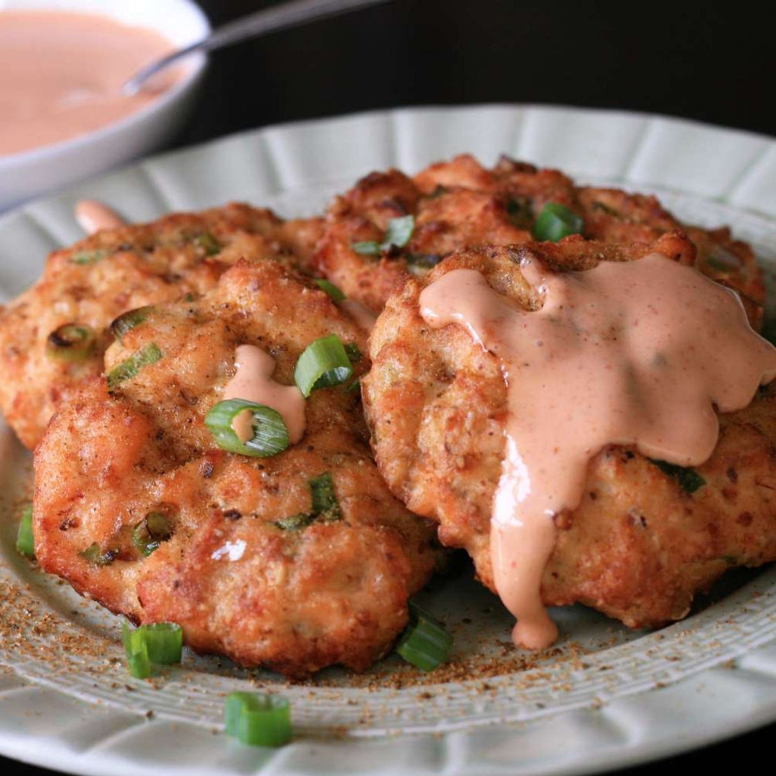 Keto Air Fryer Salmon Cakes with Sriracha Mayo