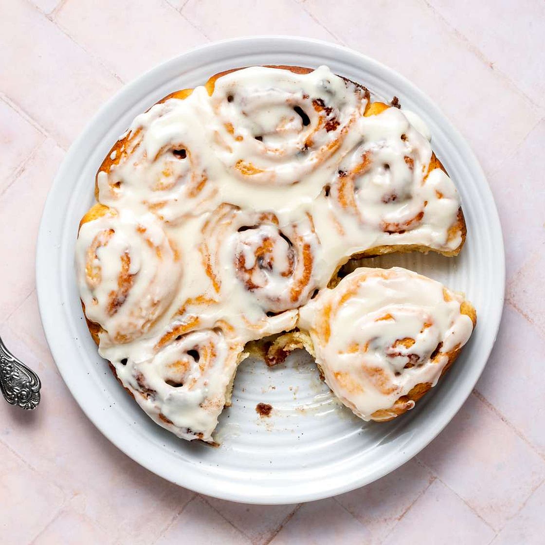 Ultimate Cinnamon Rolls With Vanilla Frosting