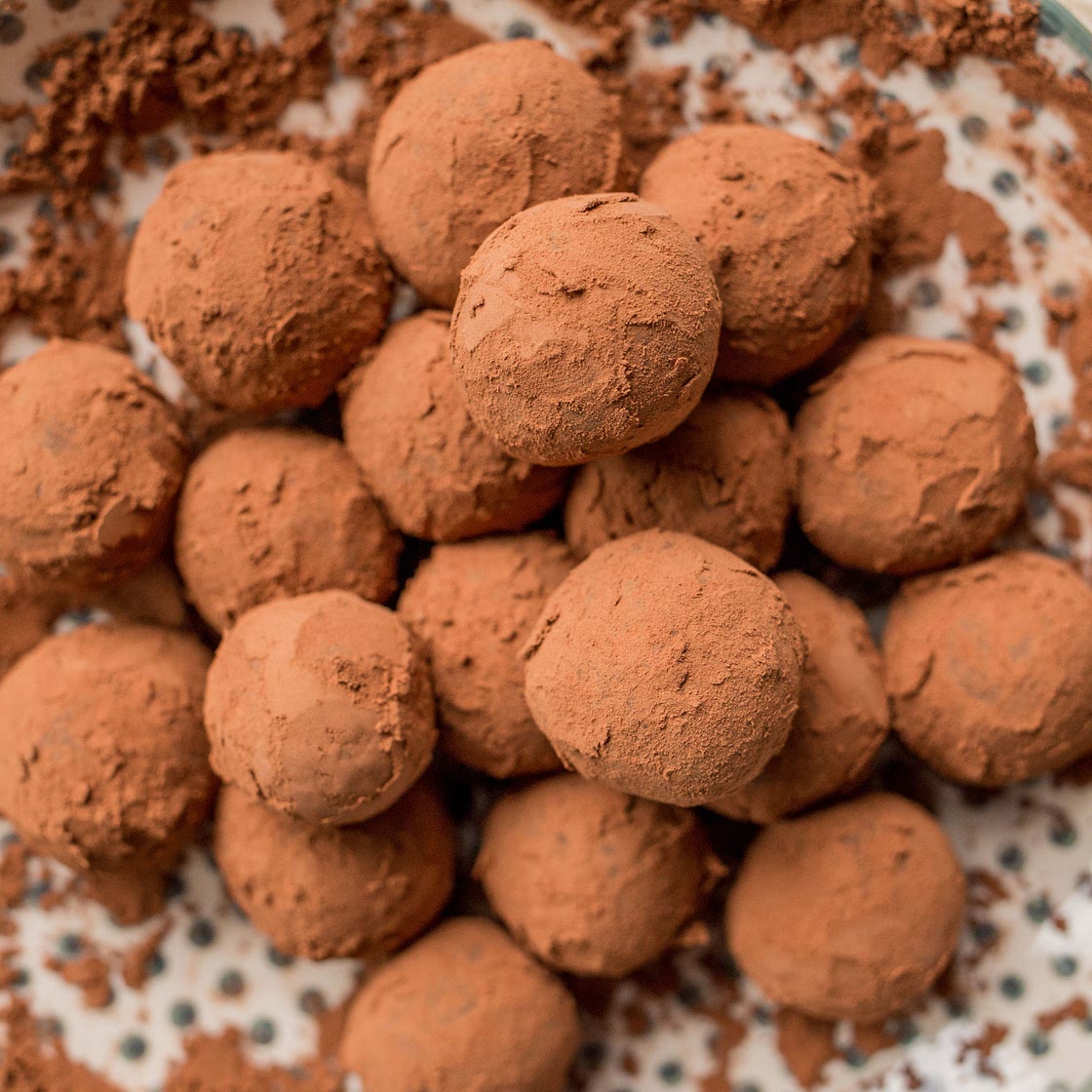 Vegane Schokopralinen mit Kakaohülle