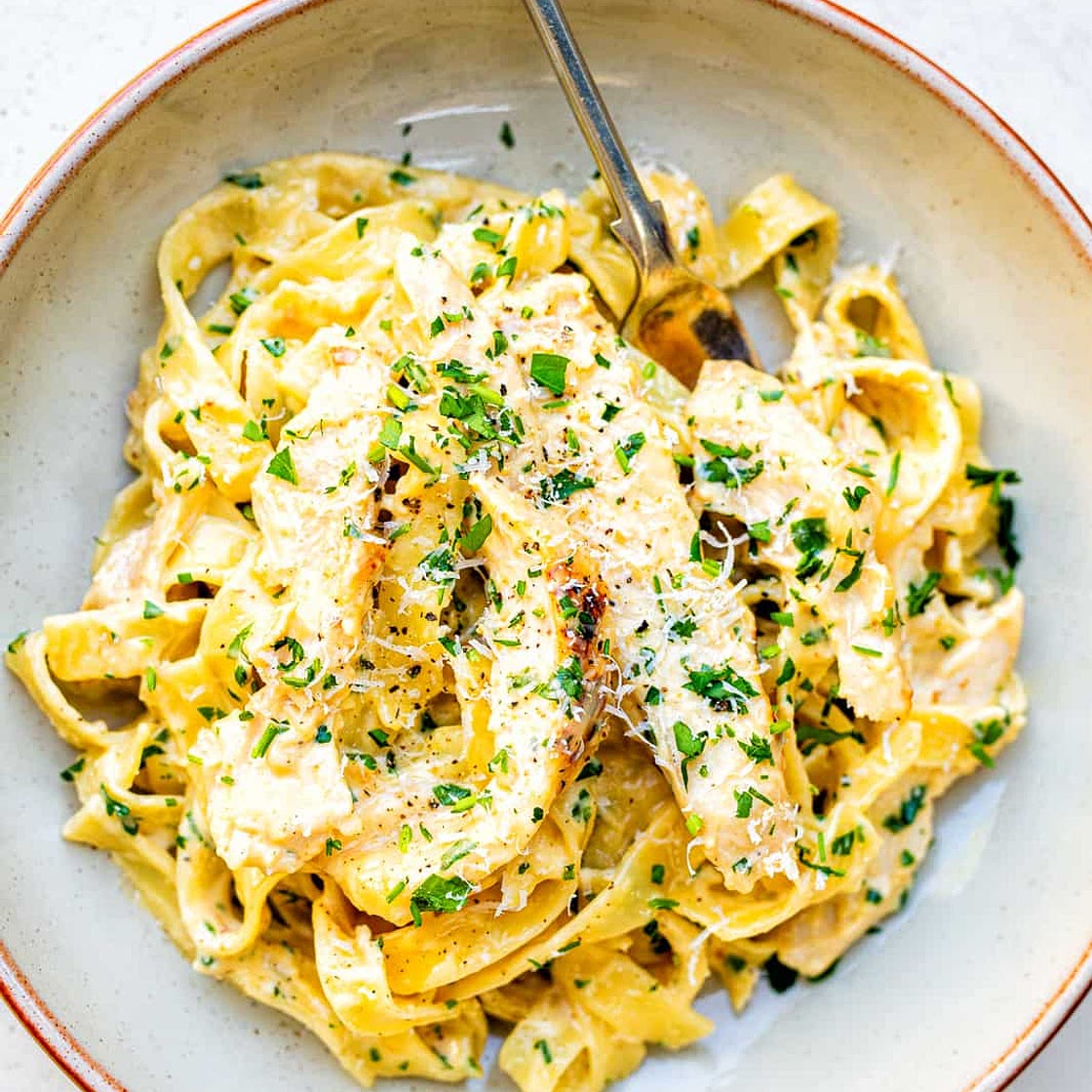 Chicken Alfredo - Creamy Chicken Pasta