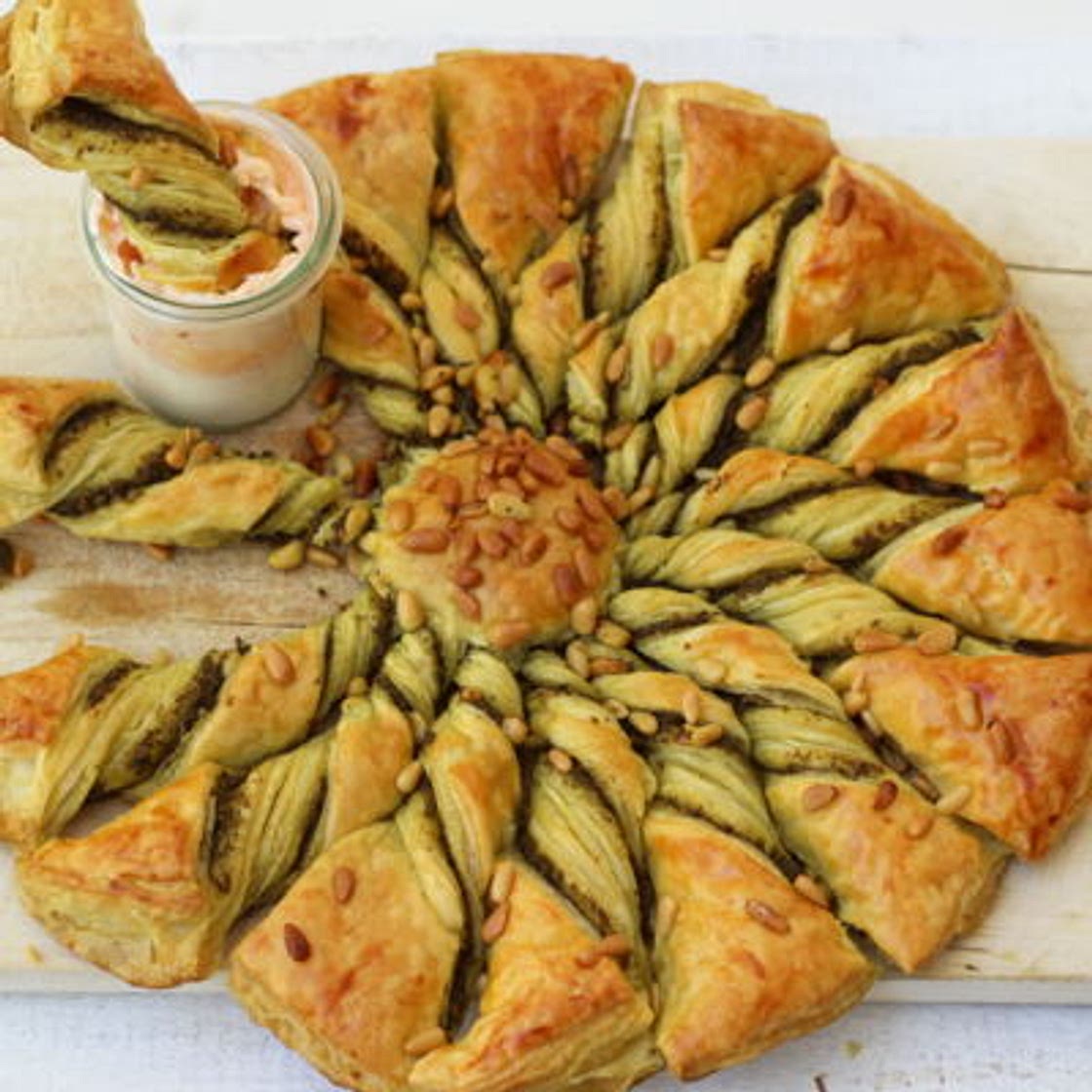 Tarte soleil au pesto et aux pignons